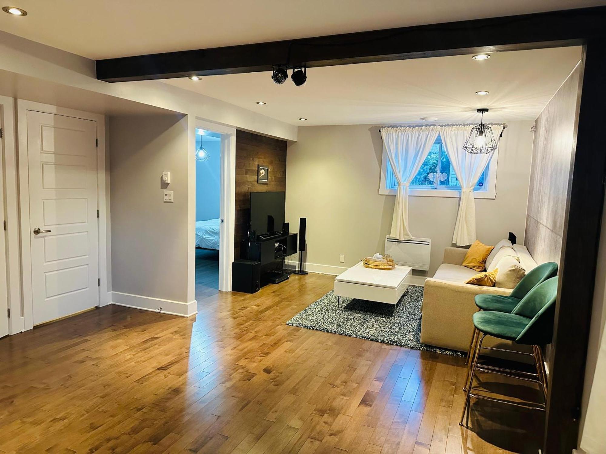Urban Retreat - 2 Bedroom, 3 Beds, 6 Guests, Free Parking Longueuil Luaran gambar