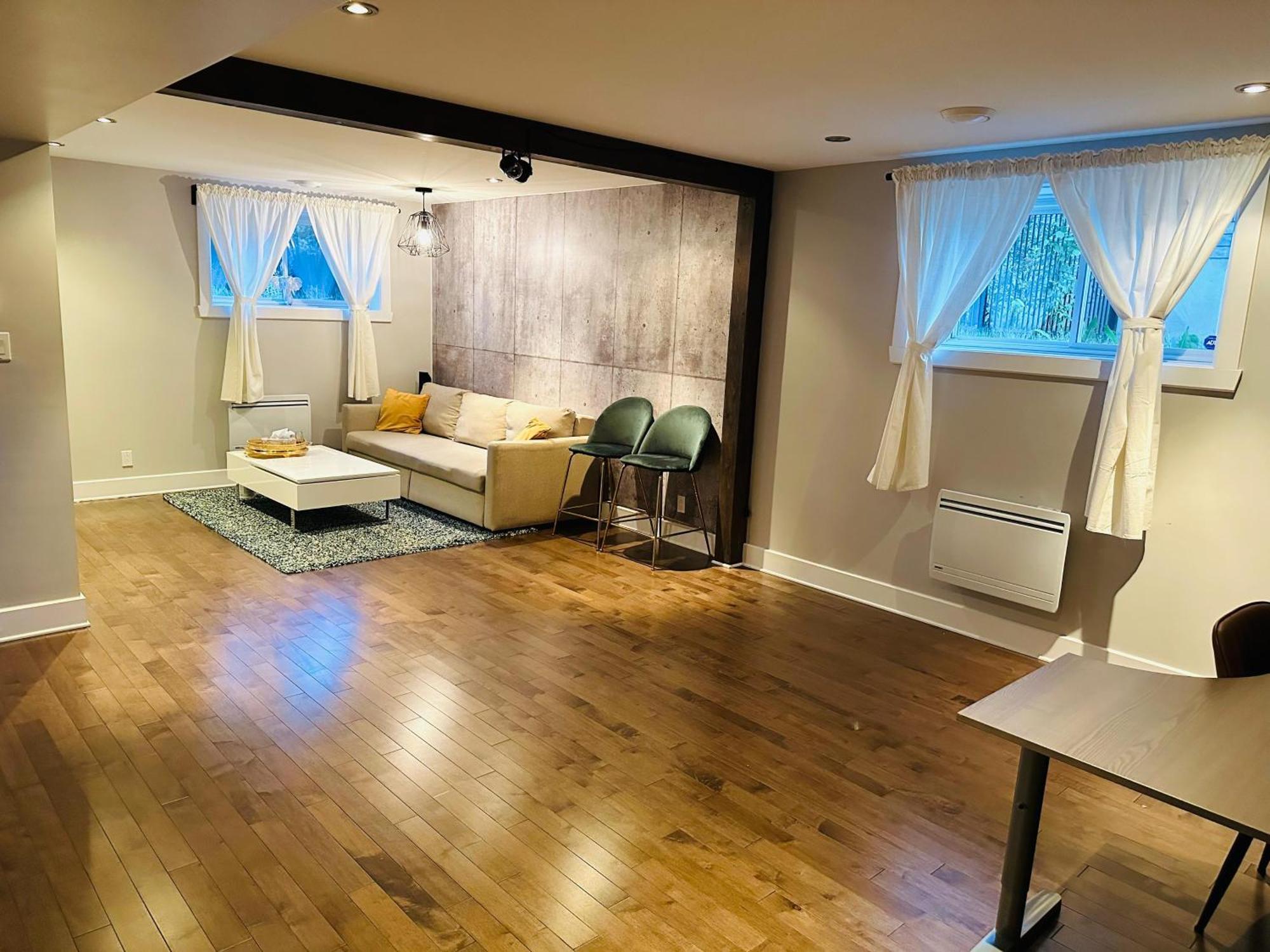 Urban Retreat - 2 Bedroom, 3 Beds, 6 Guests, Free Parking Longueuil Luaran gambar