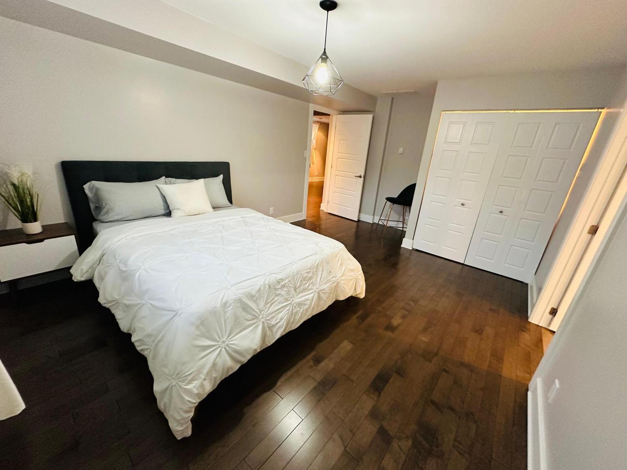 Urban Retreat - 2 Bedroom, 3 Beds, 6 Guests, Free Parking Longueuil Luaran gambar